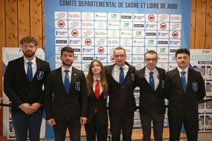 DES OFFICIELS TRES INVESTIS