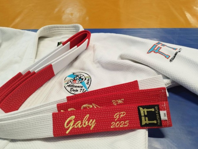Image de l'actu 'REMISE DE LA CEINTURE ROUGE ET BLANCHE A GABY'