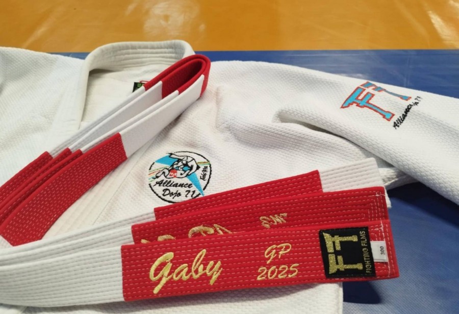 REMISE DE LA CEINTURE ROUGE ET BLANCHE A GABY